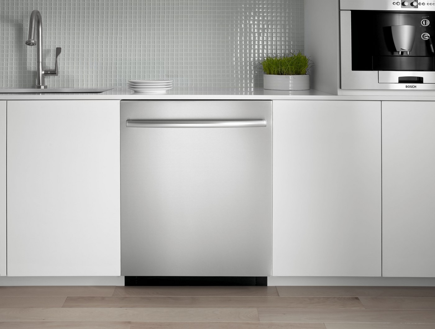 Bosch vs. Electrolux Dishwashers (Ratings / Reviews / Prices)