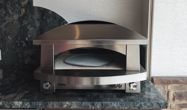 outdoor-kitchen-pizza-oven