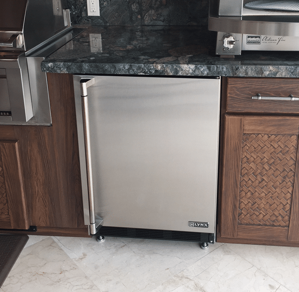 outdoor-kitchen-refrigerator-stainless