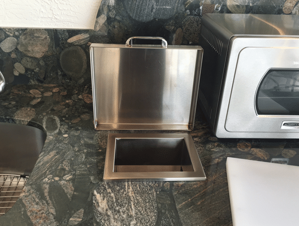 outdoor-kitchen-trash-chute
