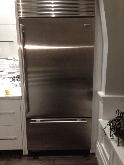 subzero-bi26-pro-refrigerator-in-white-kitchen