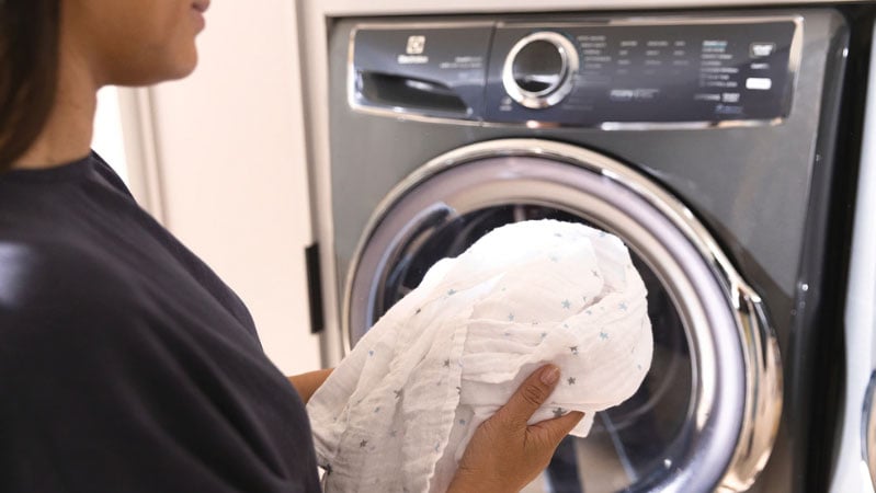 Electrolux-ELFW7637AT-Front-Load-Washer-with-Steam-and-Stain-Removal