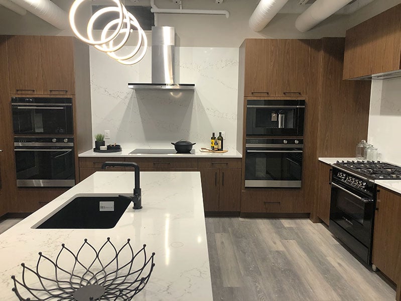 Fisher-&-Paykel-kitchen-with-range,-cooktop,-and-wall-ovens-at-yale-appliance-in-hanover-1