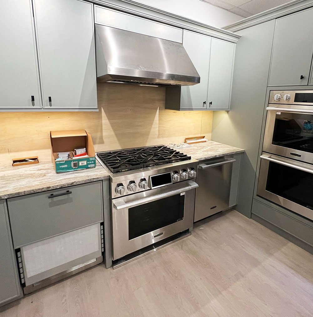 Kitchenette-at-Yale-Appliance-Hyannis-showing-professional-range-and-rangehood