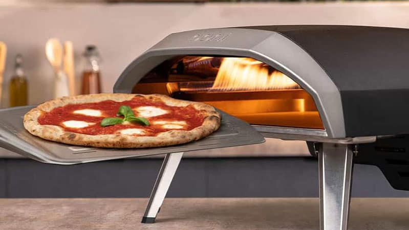 Ooni-Koda-Pizza-Oven-with-Thin-Crust-Pizza