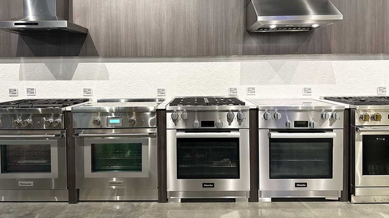 Professional-30-Inch-Ranges-at-Yale-Appliance-in-Norton-featuring-Thermador-and-Miele-Ranges