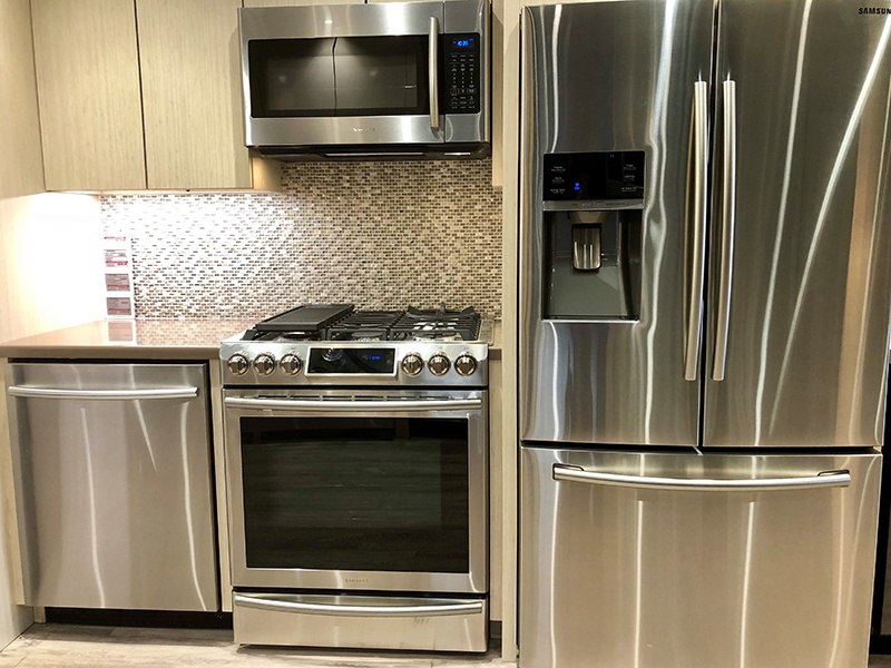 Samsung RF23 Refrigerator with Package_Boston Display