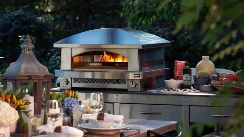 The-Kalamazoo-Countertop-Artisan-Pizza-Oven-AFPO-C-lifestyle-image