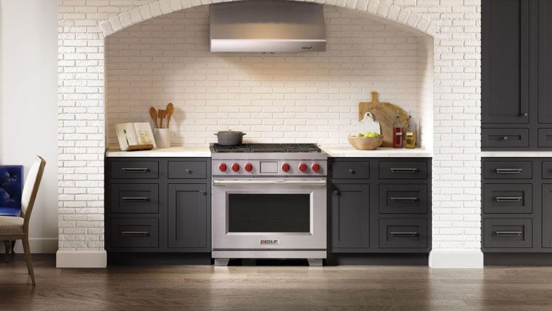 Wolf-36-inch-dual-fuel-range-controls-with-infrared-charbroiler