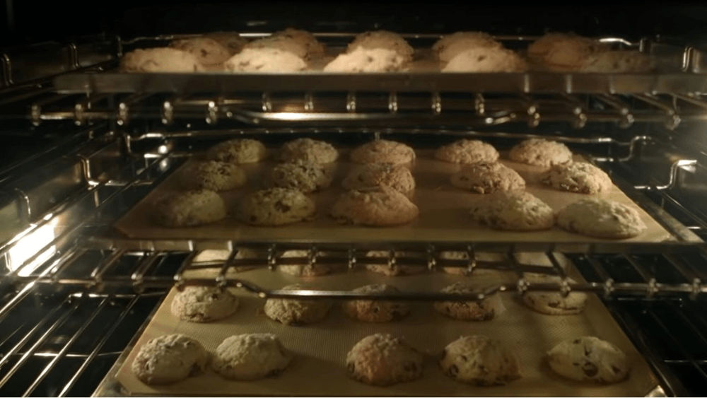 Wolf-Dual-Fuel-Range-Oven-Baking-Cookies