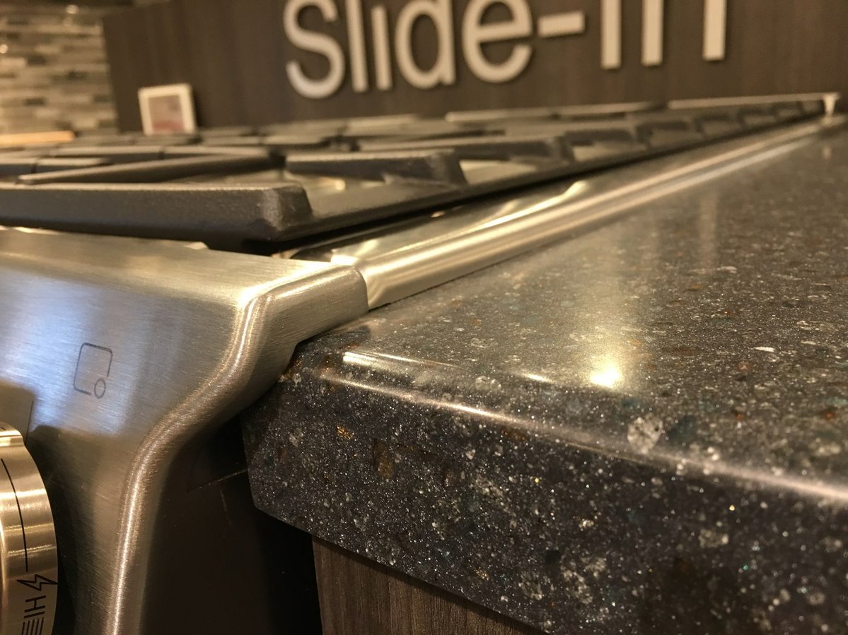 Professional vs. HighEnd Gas SlideIn Ranges (Reviews / Ratings / Prices)