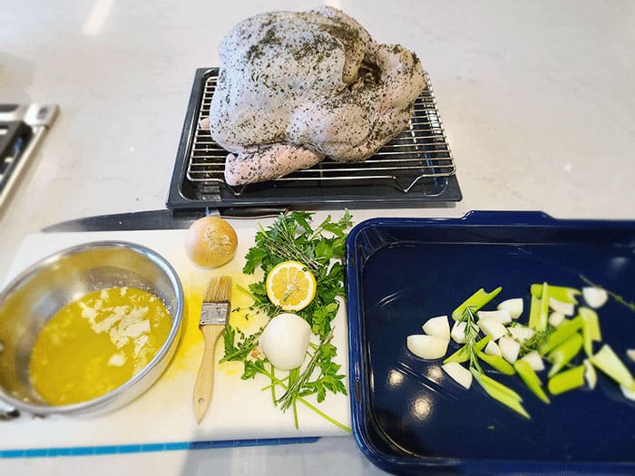 filling-your-turkey-with-aromatics