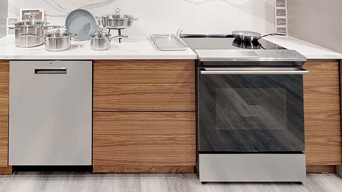 What’s the Difference Between Freestanding and SlideIn Ranges?