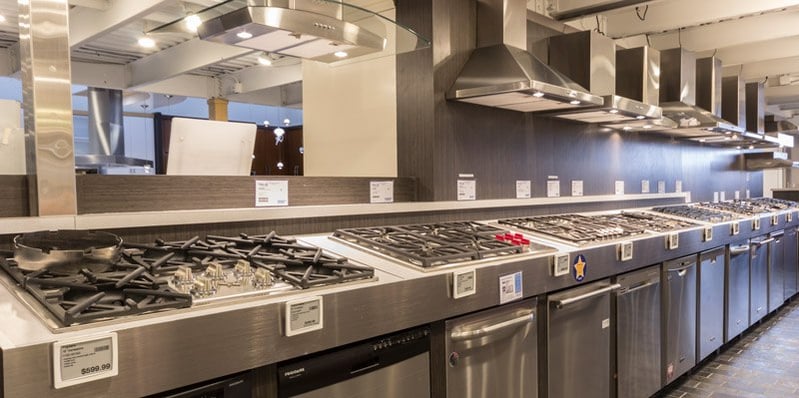 yale-appliance-gas-cooktop-display-featuring-wolf.jpg
