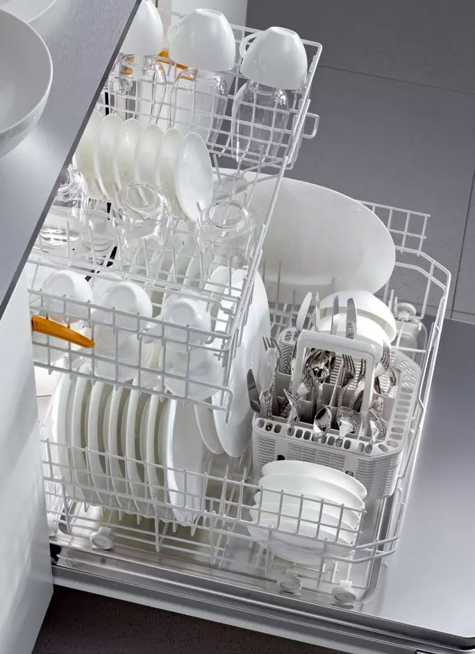Why Doesn't My New Dishwasher Dry My Dishes? (Drying Methods / Tips)