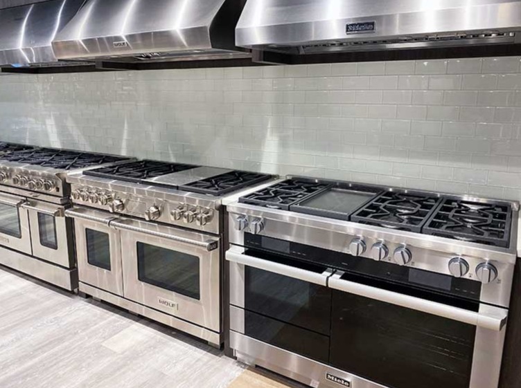 professional-gas-ranges-at-yale-appliance-in-hanover