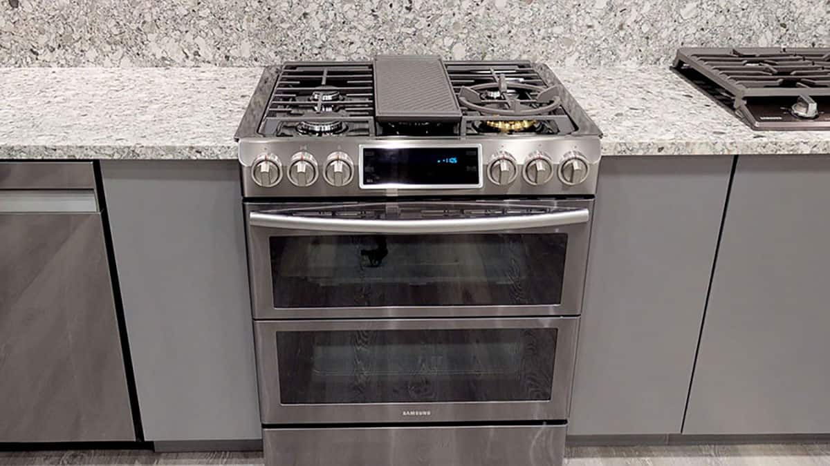 What’s The Difference Between Freestanding And SlideIn Ranges?
