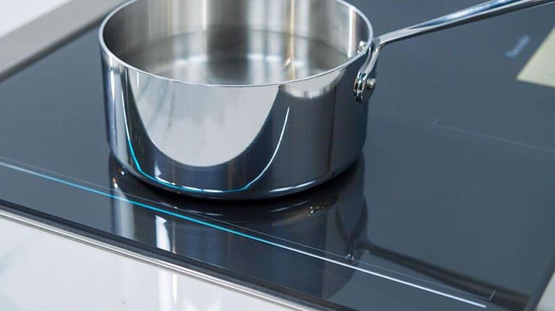 thermador-induction-cooktop-heating-the-pan-and-not-the-glass