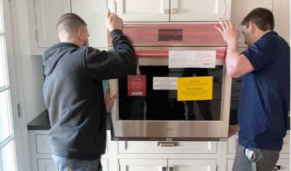 yale-appliance-delivery-team-installing-a-wall-oven-1